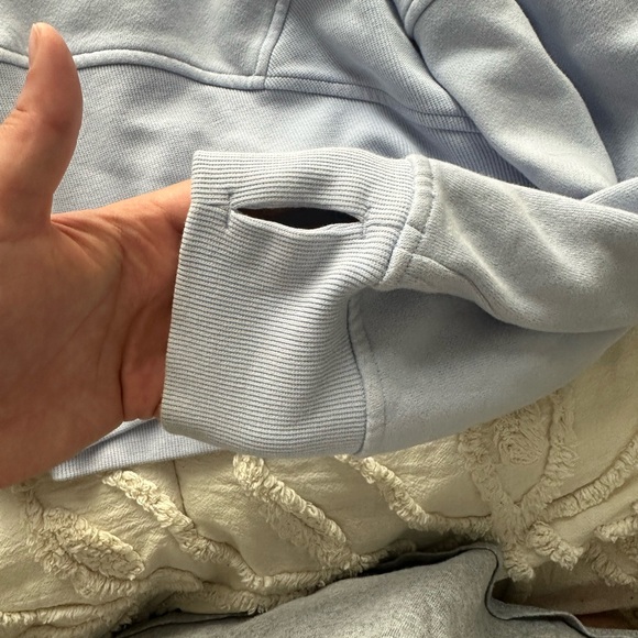 L/XL Periwinkle Lululemon Scuba/Excellent Condition - Picture 2 of 5